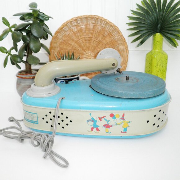 Vintage 1940s Spears Electric Phonograph Children's Metal Litho Record Player - Picture 4 of 11